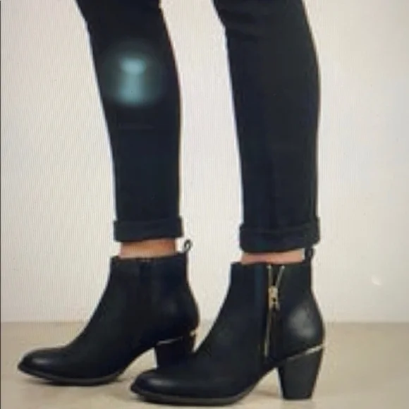 Steve Madden Ankle Boots Wantagh Booties Distressed Nubuck Suede Black Gold Boho - Picture 2 of 15